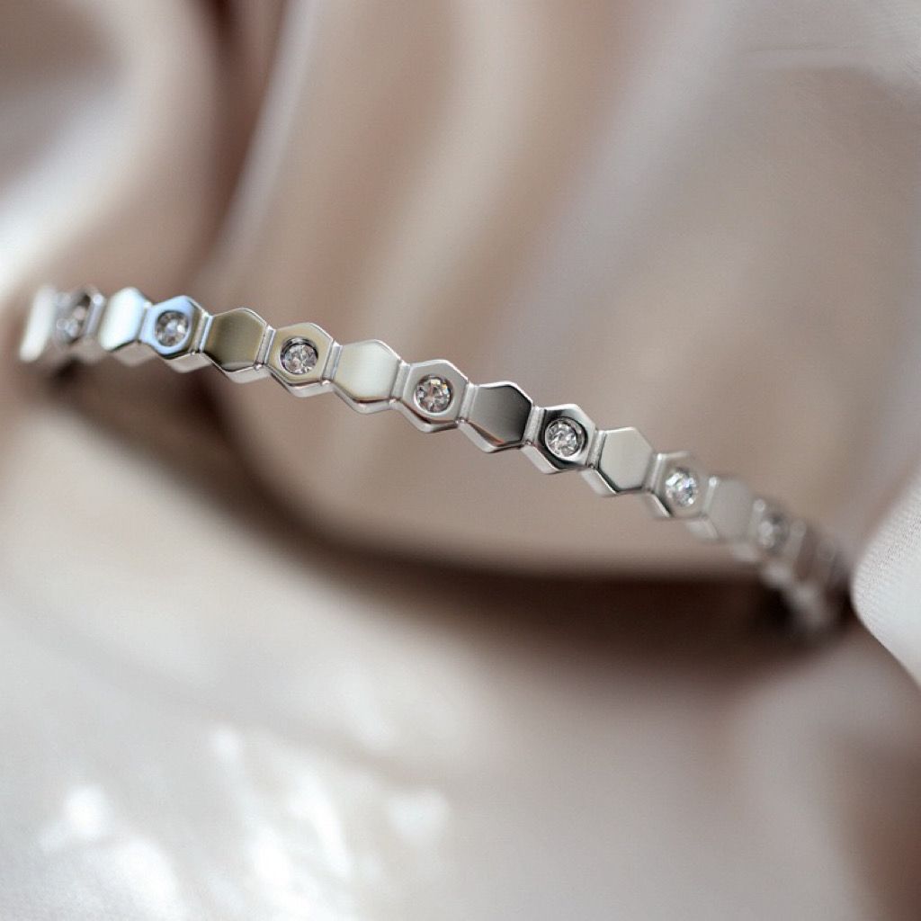 Golden Knot - Bracelets