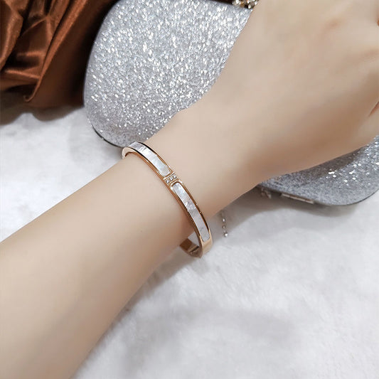 Velvet Touch - Bracelets
